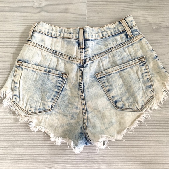ACID WASH SHORTS - Picture 2 of 3